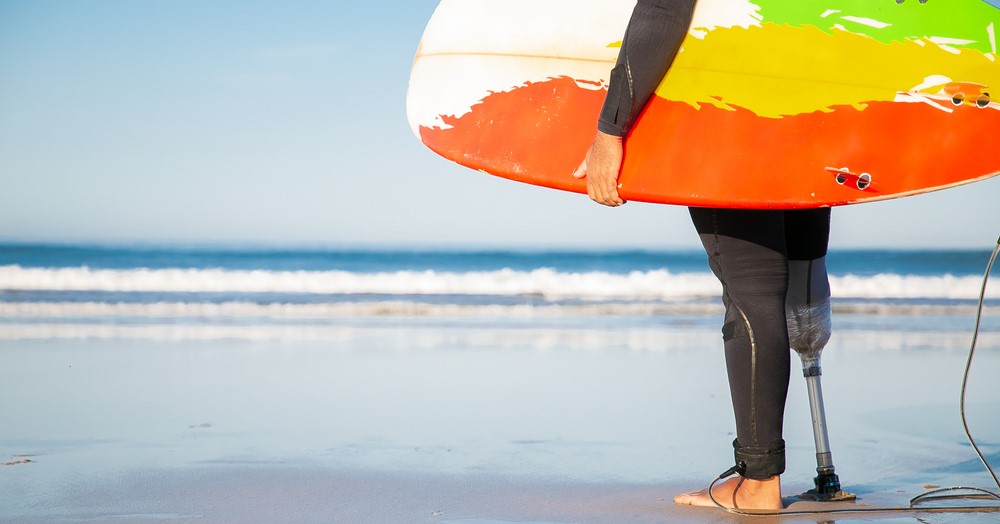 Stap net als Kiran Badloe op een surfplank afbeelding nieuwsbericht Stap net als Kiran Badloe op een surfplank afbeelding nieuwsbericht