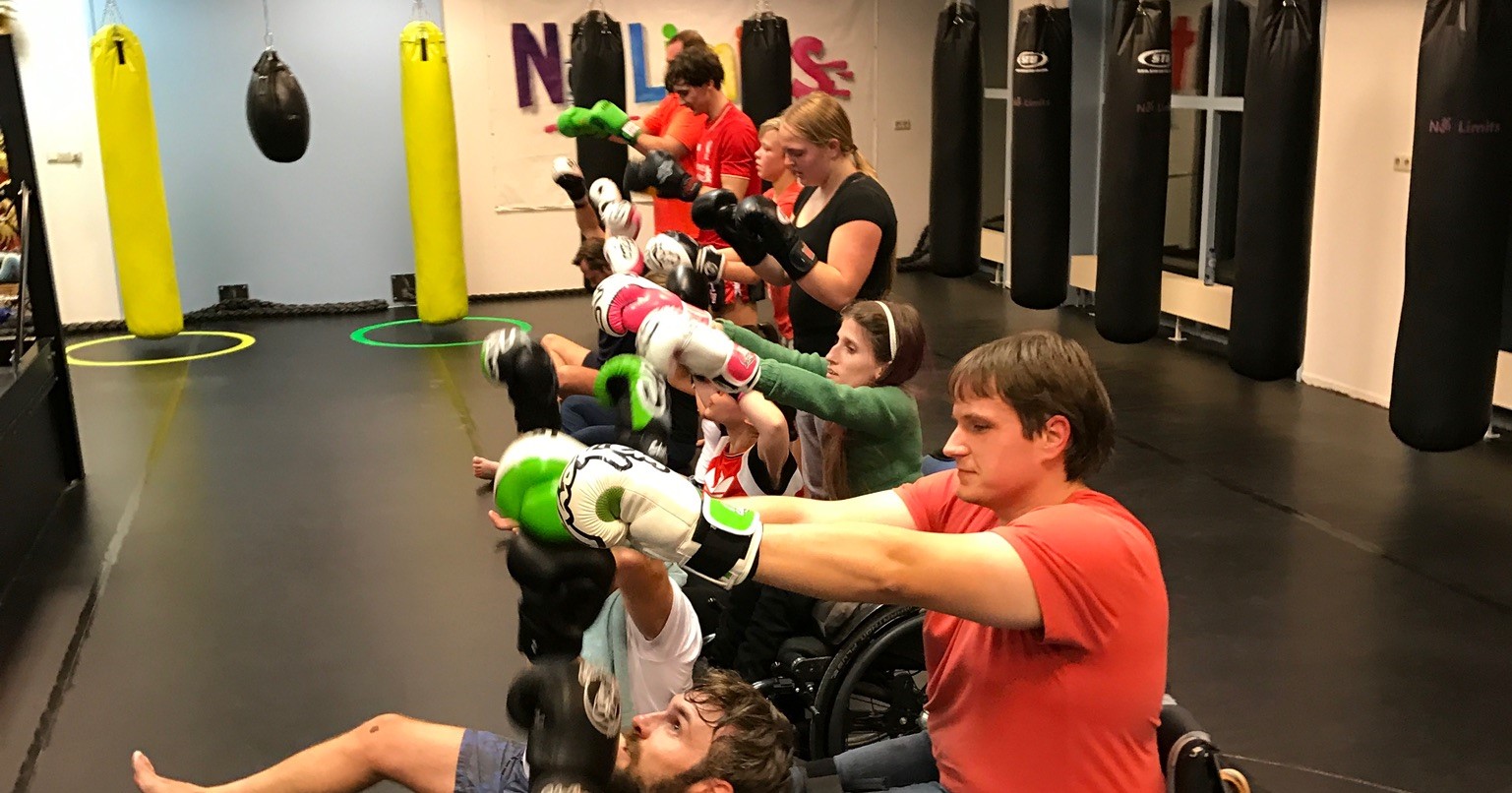 In deze sportschool met gekleurde bokszakken kun je zelfs boksen met een visuele beperking afbeelding nieuwsbericht In deze sportschool met gekleurde bokszakken kun je zelfs boksen met een visuele beperking afbeelding nieuwsbericht