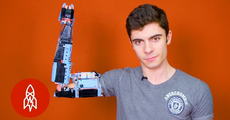 David maakt armprotheses van Lego afbeelding nieuwsbericht
