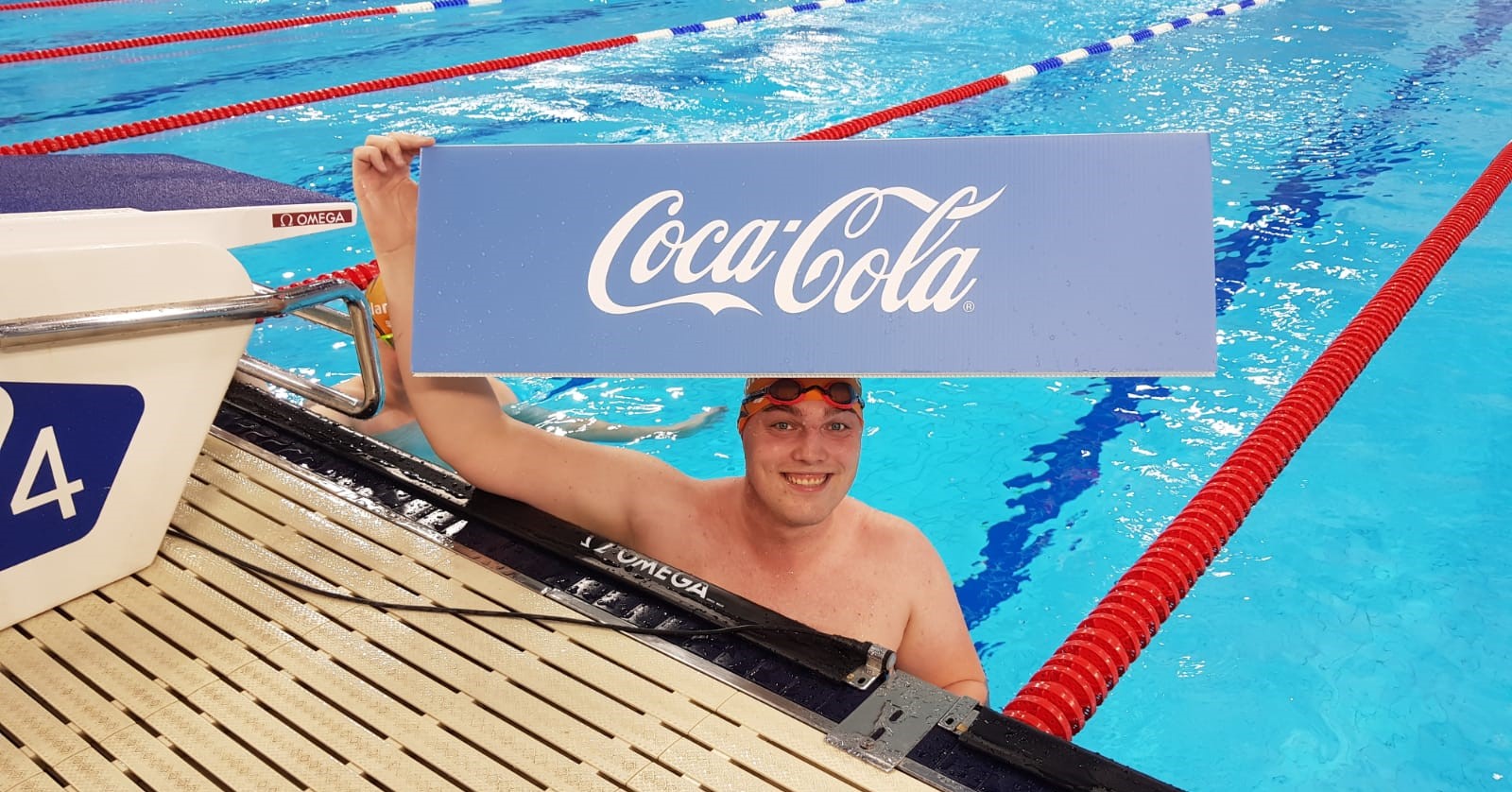 Bart is niet meer uit het zwembad te krijgen afbeelding nieuwsbericht Bart is niet meer uit het zwembad te krijgen afbeelding nieuwsbericht