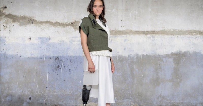 Tof! Anna Walhof ontwierp (25) een modelijn voor mensen die een arm of been missen afbeelding nieuwsbericht