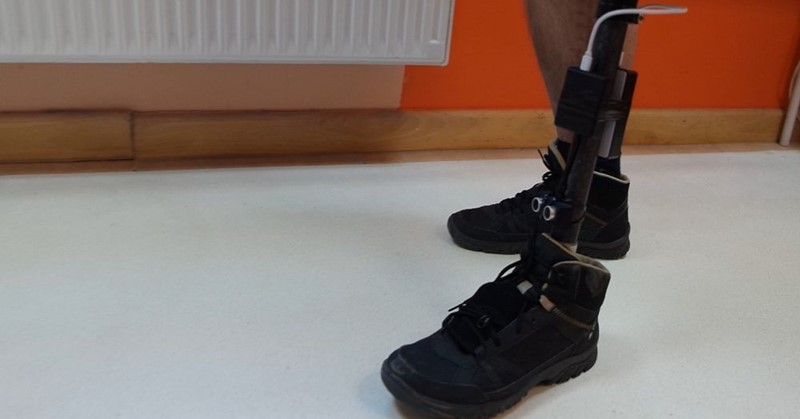 Prothese met parkeersensoren voor blinde Tomasz afbeelding nieuwsbericht