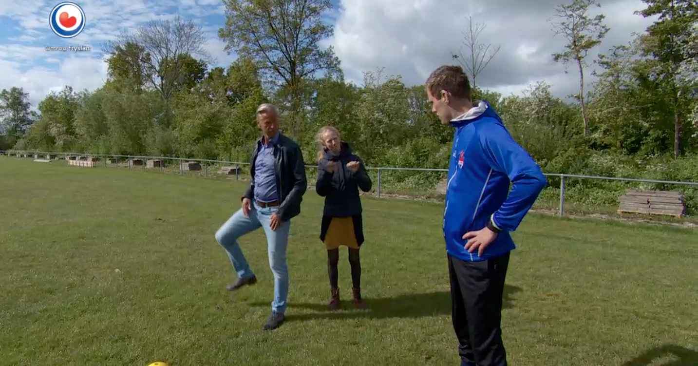 Dove Gert-Jan voetbalt tussen horende spelers afbeelding nieuwsbericht Dove Gert-Jan voetbalt tussen horende spelers afbeelding nieuwsbericht
