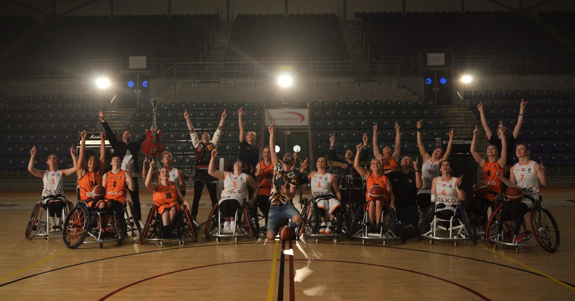 Band ENORM brengt met ‘Up’ unieke ode aan Nederlandse rolstoelbasketbalsters afbeelding nieuwsbericht Band ENORM brengt met ‘Up’ unieke ode aan Nederlandse rolstoelbasketbalsters afbeelding nieuwsbericht