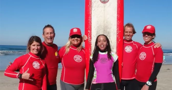 Girma is blind én doof maar laat surfen eruit zien alsof het nul moeite kost afbeelding nieuwsbericht Girma is blind én doof maar laat surfen eruit zien alsof het nul moeite kost afbeelding nieuwsbericht