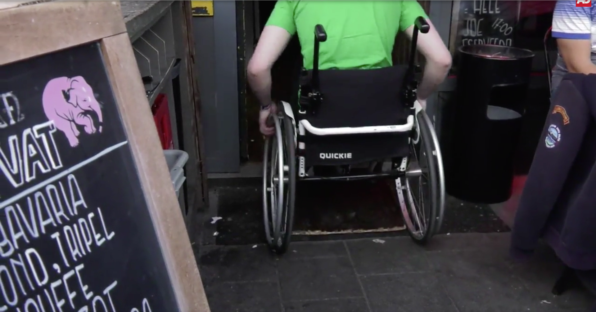 Op kroegentocht in de rolstoel in Rotterdam afbeelding nieuwsbericht Op kroegentocht in de rolstoel in Rotterdam afbeelding nieuwsbericht