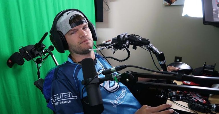 Gamer Rocky gebruikt zijn mond als controller afbeelding nieuwsbericht Gamer Rocky gebruikt zijn mond als controller afbeelding nieuwsbericht