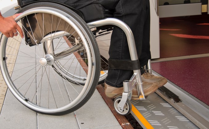 Dat kan beter! Reizen met de trein of bus als je slechtziend bent of in een rolstoel zit. afbeelding nieuwsbericht Dat kan beter! Reizen met de trein of bus als je slechtziend bent of in een rolstoel zit. afbeelding nieuwsbericht