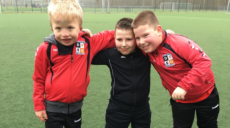 Ramon (5) ging van zijn rollator straight naar de bijnaam ‘Messi’! afbeelding nieuwsbericht Ramon (5) ging van zijn rollator straight naar de bijnaam ‘Messi’! afbeelding nieuwsbericht