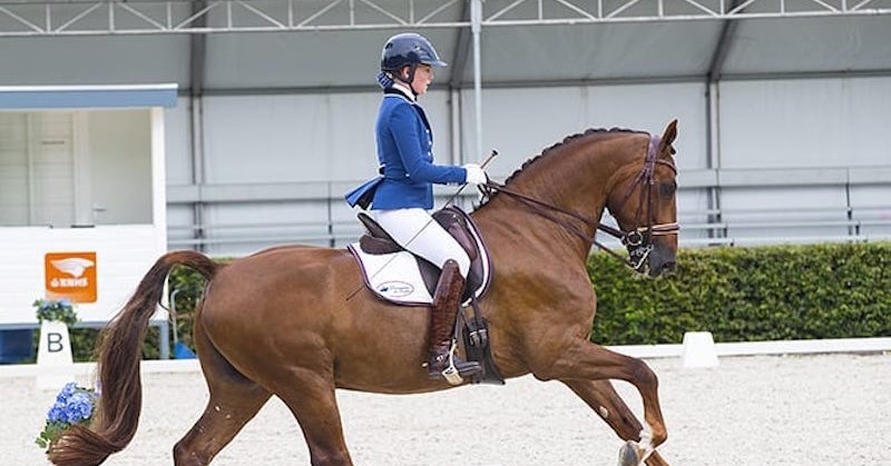 Esra rijdt paard met onzichtbare beperking  afbeelding nieuwsbericht