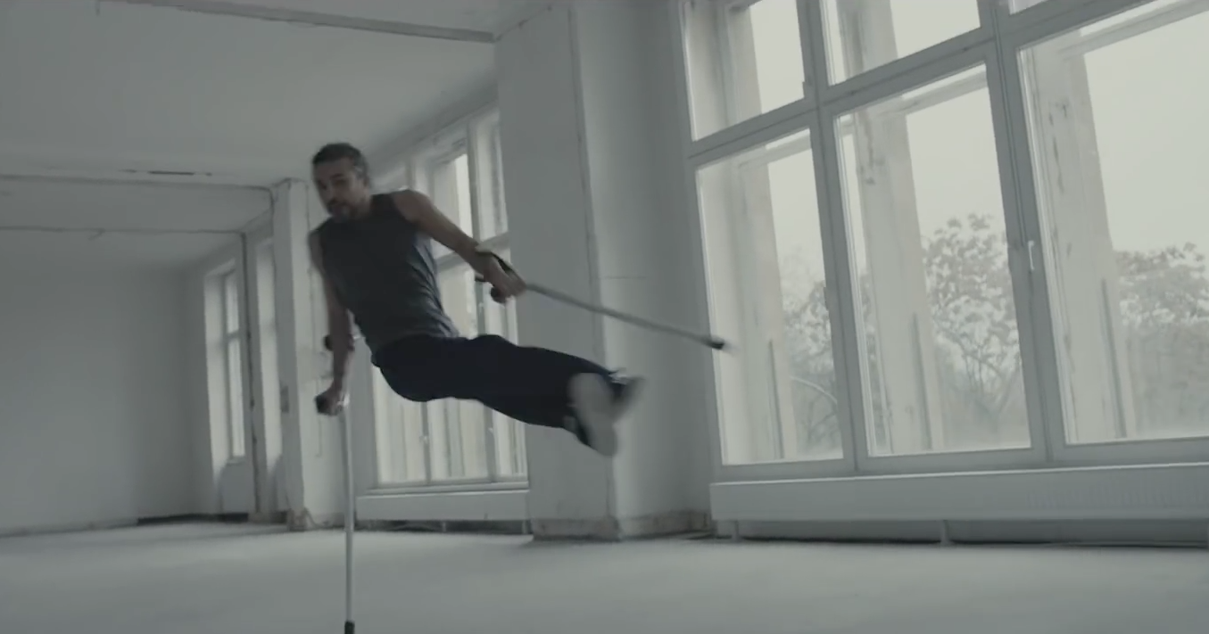 Breakdancer Dergin bedacht zijn eigen stijl met krukken afbeelding nieuwsbericht Breakdancer Dergin bedacht zijn eigen stijl met krukken afbeelding nieuwsbericht