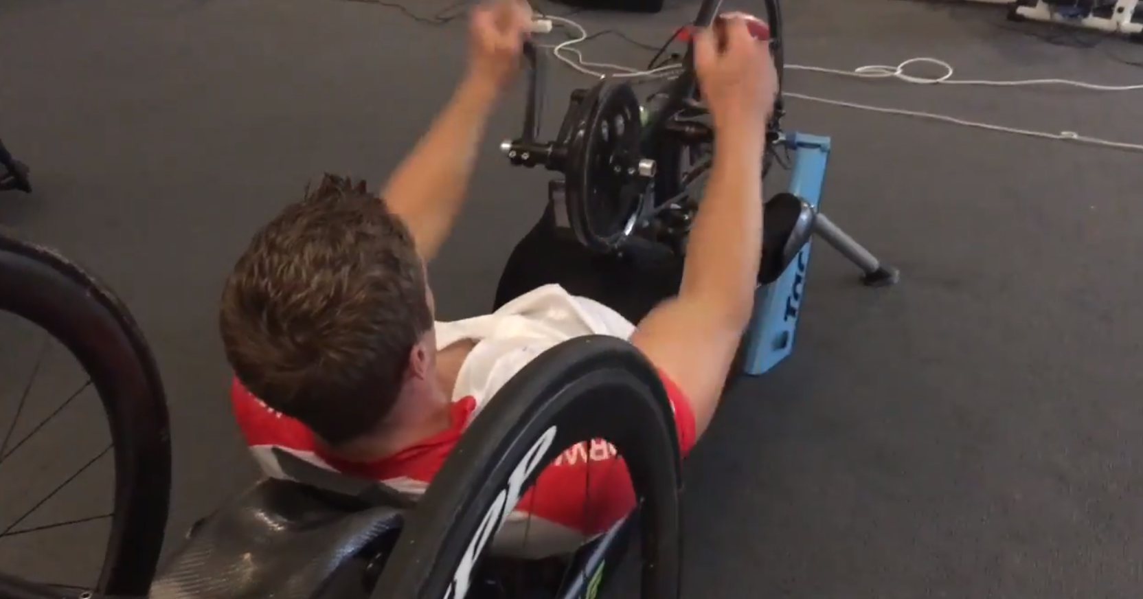 Handbikes zijn er ook in hometrainer-versie (lekker fietsen voor de tv!) afbeelding nieuwsbericht Handbikes zijn er ook in hometrainer-versie (lekker fietsen voor de tv!) afbeelding nieuwsbericht