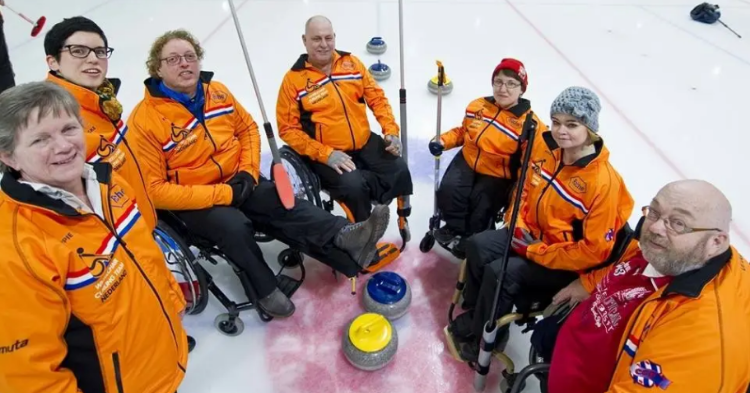 Probeer rolstoelcurling bij een clinic afbeelding nieuwsbericht Probeer rolstoelcurling bij een clinic afbeelding nieuwsbericht