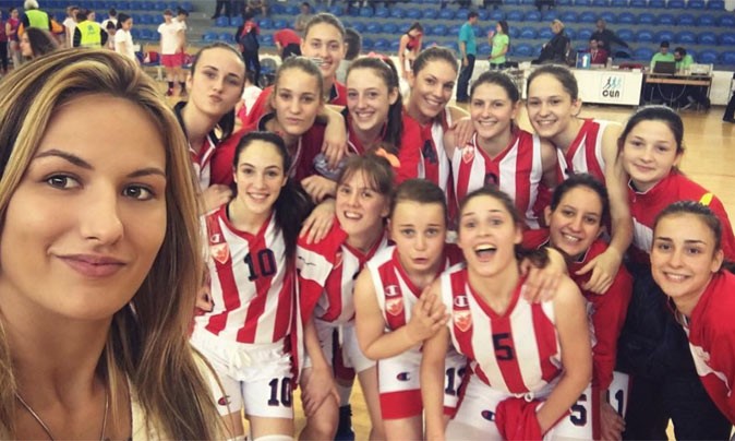 Natasa basketbalt na haar ongeluk gewoon verder, met prothese afbeelding nieuwsbericht Natasa basketbalt na haar ongeluk gewoon verder, met prothese afbeelding nieuwsbericht