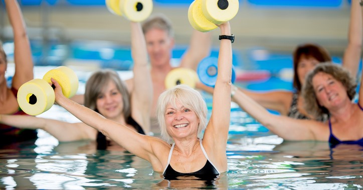 Joke (64, blind) vond haar wekelijkse zwemuurtje saai worden. Totdat ze een watersport vond die haar werkelijk nooit verveelt! afbeelding nieuwsbericht Joke (64, blind) vond haar wekelijkse zwemuurtje saai worden. Totdat ze een watersport vond die haar werkelijk nooit verveelt! afbeelding nieuwsbericht