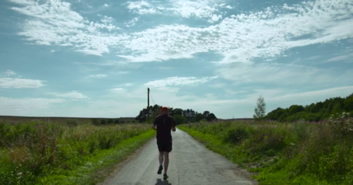 Blinde hardloper Simon ‘ziet’ route met polsbandje afbeelding nieuwsbericht Blinde hardloper Simon ‘ziet’ route met polsbandje afbeelding nieuwsbericht