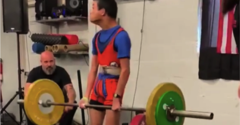 Gewichtheffer met Cerebrale Parese wordt als held onthaald op de sportschool afbeelding nieuwsbericht Gewichtheffer met Cerebrale Parese wordt als held onthaald op de sportschool afbeelding nieuwsbericht