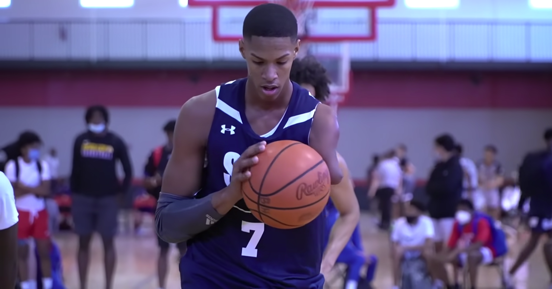 Basketballer met één arm droomt van NBA afbeelding nieuwsbericht Basketballer met één arm droomt van NBA afbeelding nieuwsbericht