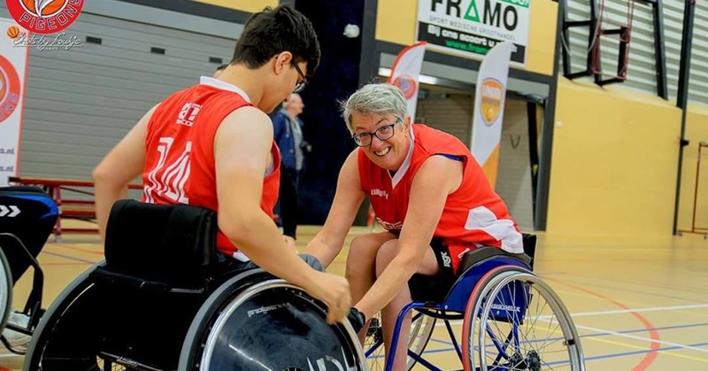 Els dacht dat ze niks meer kon na haar mislukte rugoperatie. Dat idee veranderde dankzij rolstoelbasketbal. afbeelding nieuwsbericht