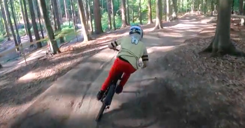 Xavier gaat blind afdaling in op mountainbike afbeelding nieuwsbericht Xavier gaat blind afdaling in op mountainbike afbeelding nieuwsbericht