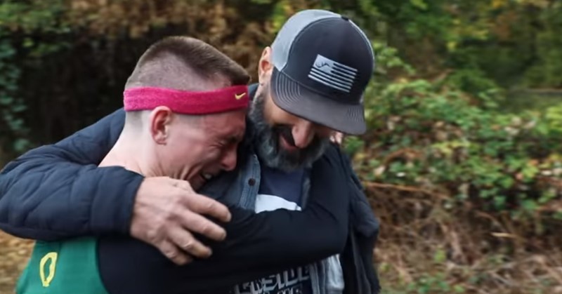 Hardloper Justin met CP barstte in tranen uit toen hij van Nike een contract kreeg afbeelding nieuwsbericht