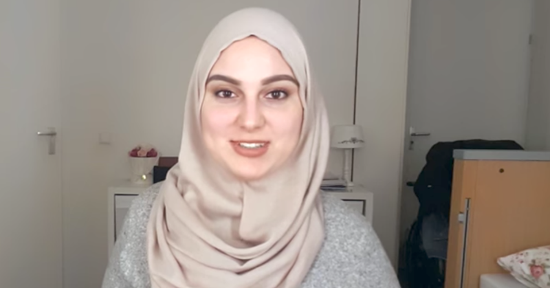 Kubra (22) deed even haar gordel af en – bam! afbeelding nieuwsbericht