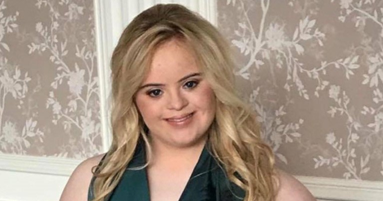 Kate (19, syndroom van Down) maakt haar debuut op de catwalk afbeelding nieuwsbericht Kate (19, syndroom van Down) maakt haar debuut op de catwalk afbeelding nieuwsbericht