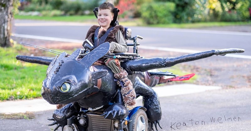Deze ouders maken fantastische Halloweenkostuums voor kinderen in een rolstoel afbeelding nieuwsbericht