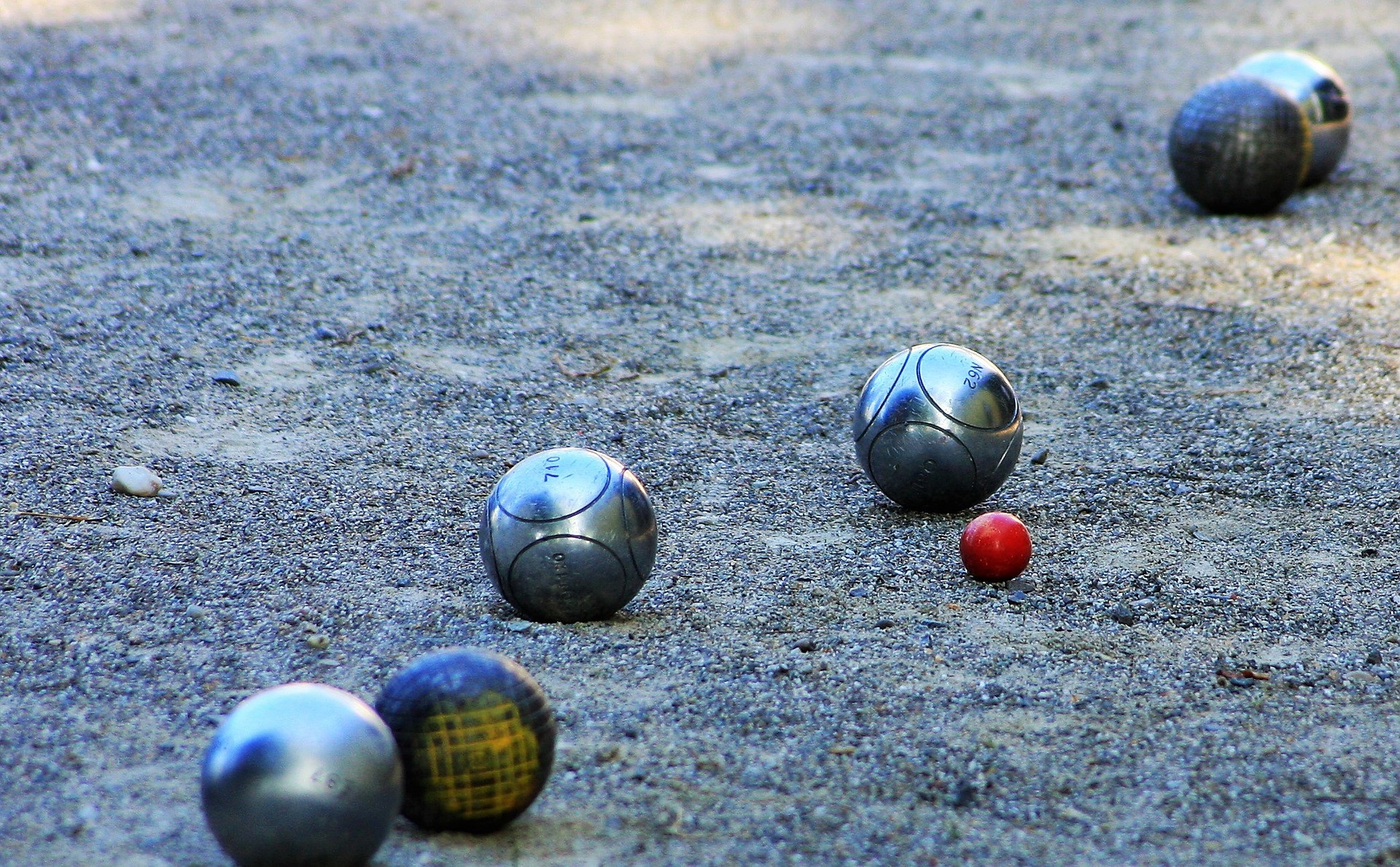 Petanque balls deals