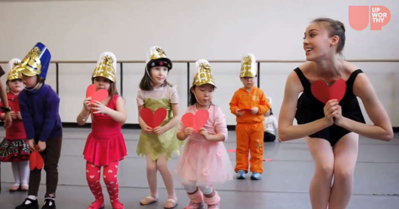 Zó mooi: dansers van het New York City Ballet gaven les aan kinderen met een beperking afbeelding nieuwsbericht