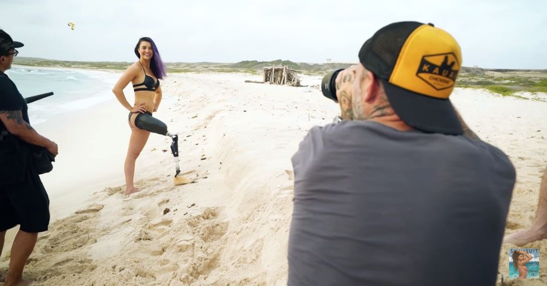 Tof: Paralympisch snowboarder Brenna Huckaby mocht de runwayshow van Sports Illustrated openen afbeelding nieuwsbericht Tof: Paralympisch snowboarder Brenna Huckaby mocht de runwayshow van Sports Illustrated openen afbeelding nieuwsbericht