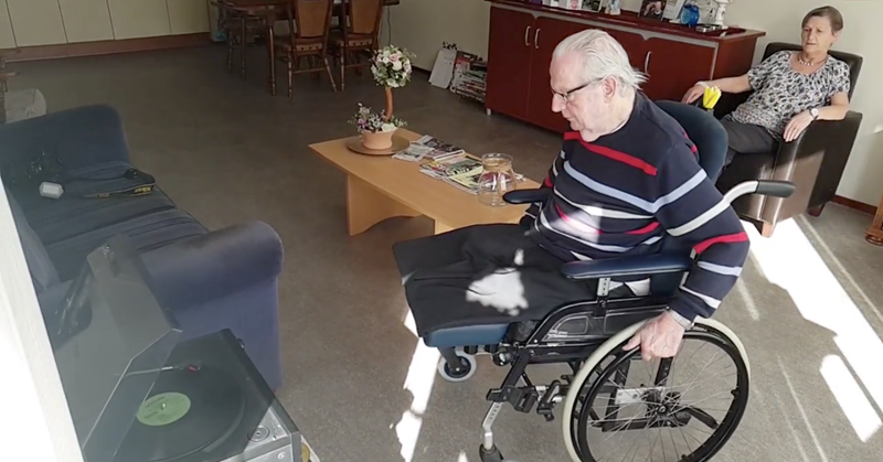 Ook in een rolstoel danst Joop wat af afbeelding nieuwsbericht