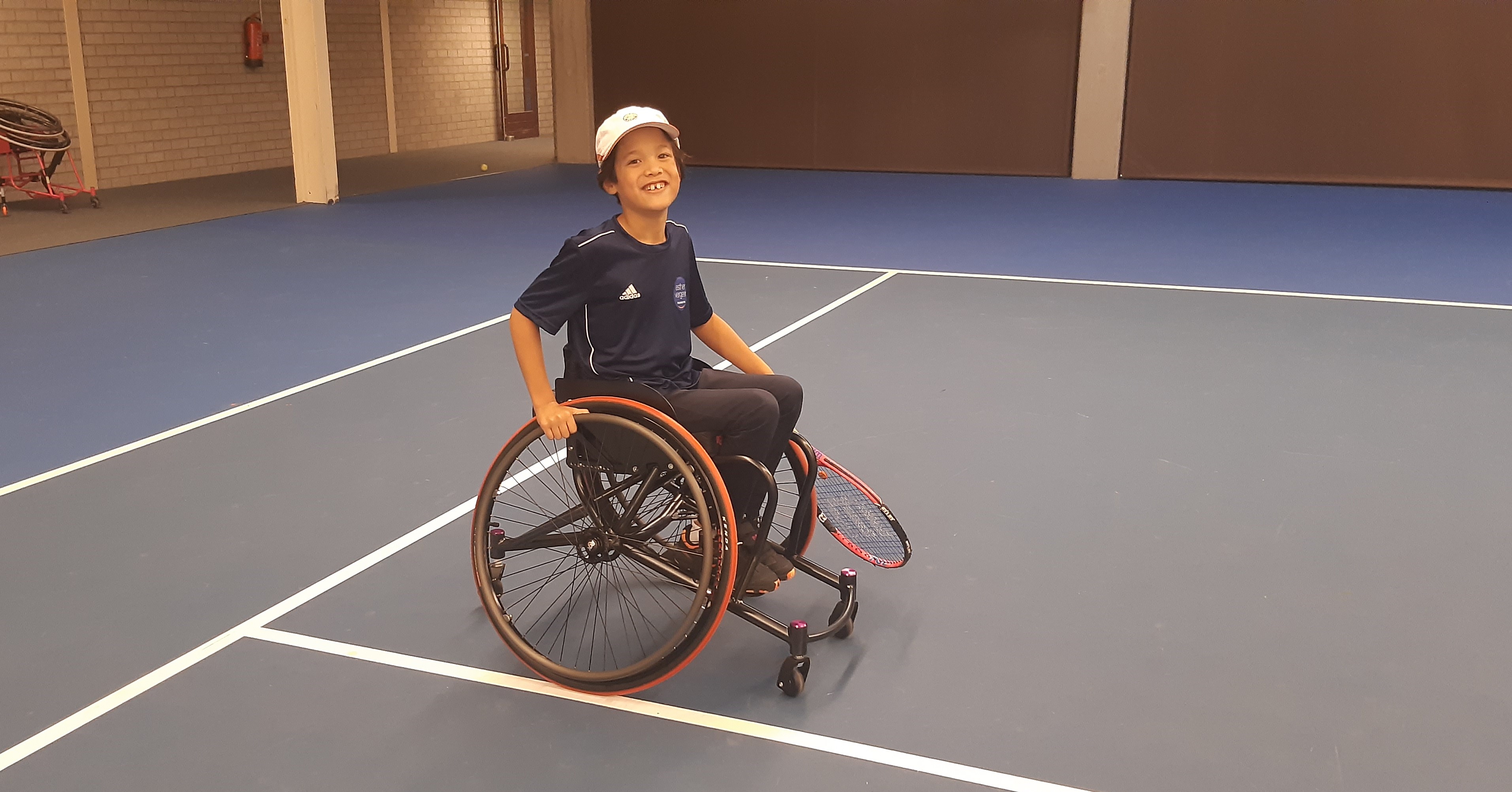 “Tom is dolgelukkig met zijn eigen sportrolstoel” afbeelding nieuwsbericht “Tom is dolgelukkig met zijn eigen sportrolstoel” afbeelding nieuwsbericht