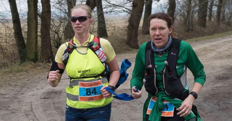 Nicole (34, Usher syndroom) is grotendeels doof en blind maar deinst niet terug voor obstacle runs afbeelding nieuwsbericht Nicole (34, Usher syndroom) is grotendeels doof en blind maar deinst niet terug voor obstacle runs afbeelding nieuwsbericht