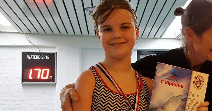 Niemand geloofde dat Fenna (11) met een halfzijdige verlamming ooit kon zwemmen afbeelding nieuwsbericht Niemand geloofde dat Fenna (11) met een halfzijdige verlamming ooit kon zwemmen afbeelding nieuwsbericht