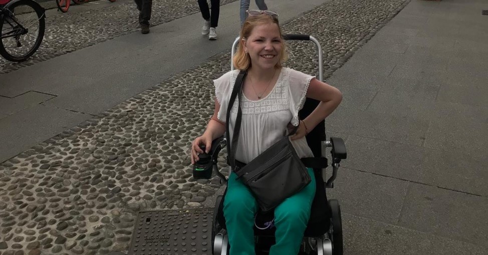 Vivian (24, meervoudig beperkt) vindt de #HotPersonInAWheelchair-trend belangrijk afbeelding nieuwsbericht Vivian (24, meervoudig beperkt) vindt de #HotPersonInAWheelchair-trend belangrijk afbeelding nieuwsbericht