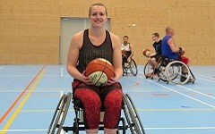 “Ik ben ontzettend blij dat ik weer zonder pijn een sport kan beoefenen en fanatiek kan trainen”. afbeelding nieuwsbericht