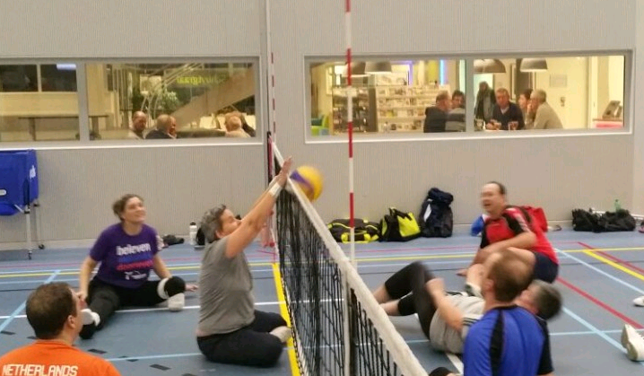 Zitvolleybal, een sport waarvoor je spierballen nodig hebt! afbeelding nieuwsbericht