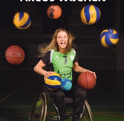 Ilse Arts van Nederlands rolstoelbasketbalteam speelt demo in Sportcentrum Arcus afbeelding nieuwsbericht