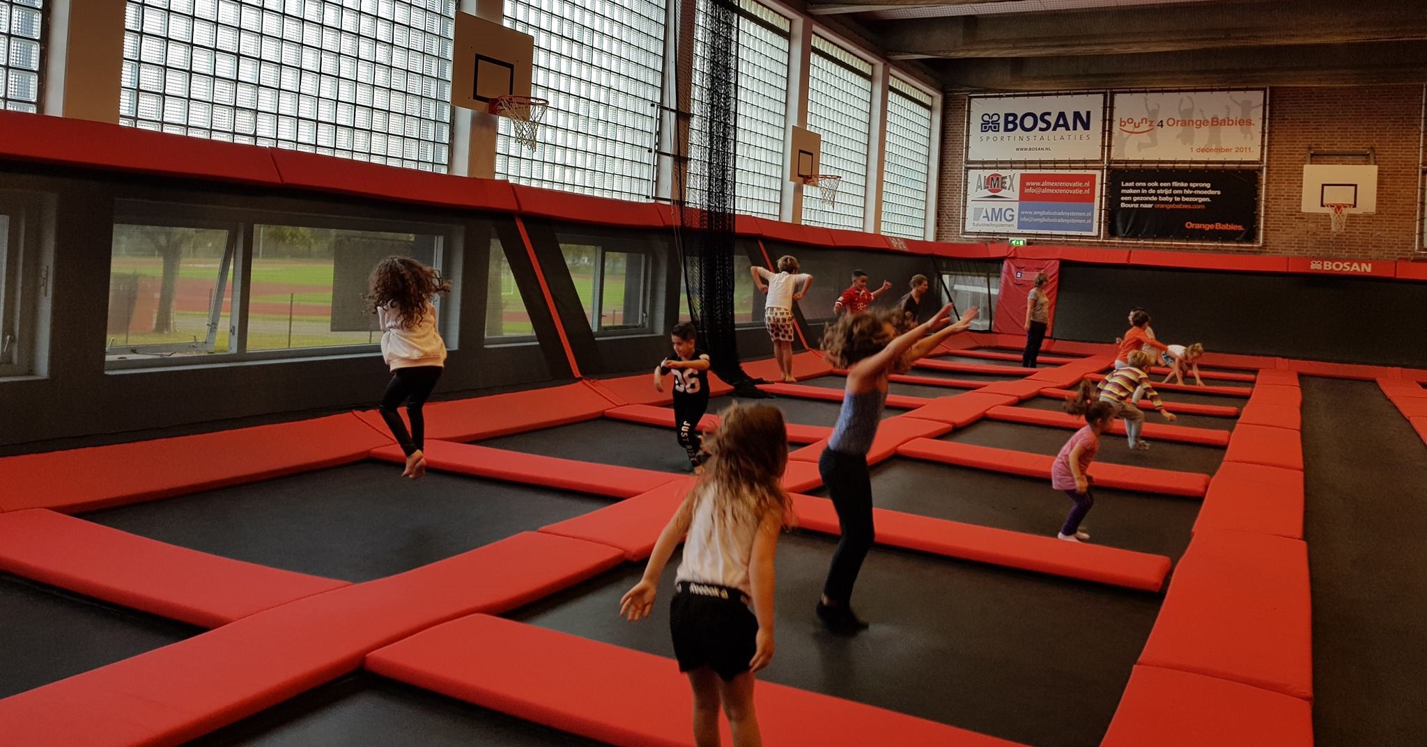 Start Bounz Unlimited op dinsdag 5 juni; trampoline springen voor conditie én omdat het leuk is! afbeelding nieuwsbericht Start Bounz Unlimited op dinsdag 5 juni; trampoline springen voor conditie én omdat het leuk is! afbeelding nieuwsbericht