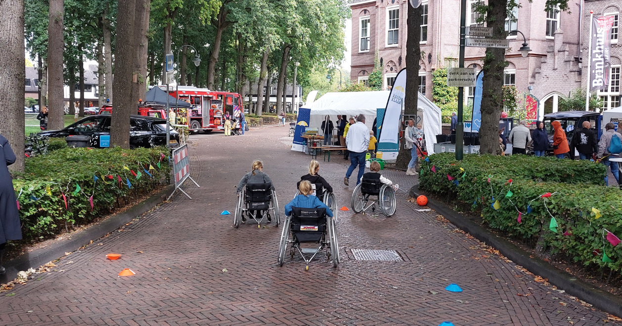 Nazomerse gezelligheid op de nazomermarkt in Laren afbeelding nieuwsbericht Nazomerse gezelligheid op de nazomermarkt in Laren afbeelding nieuwsbericht