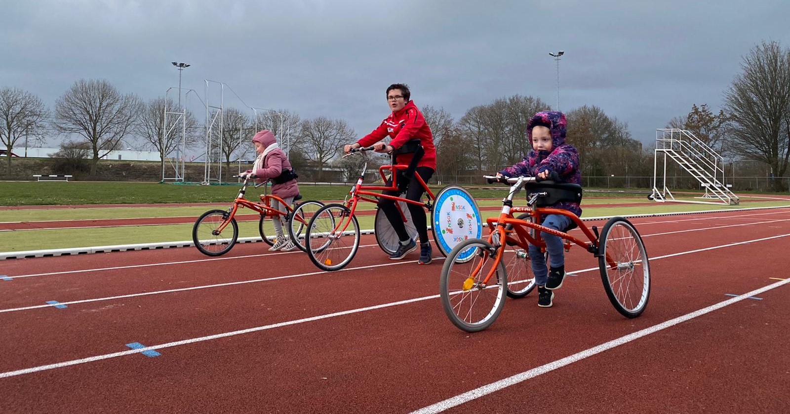 De eerste racerunning training bij AV Hanzesport zorgt voor stralende gezichten afbeelding nieuwsbericht De eerste racerunning training bij AV Hanzesport zorgt voor stralende gezichten afbeelding nieuwsbericht