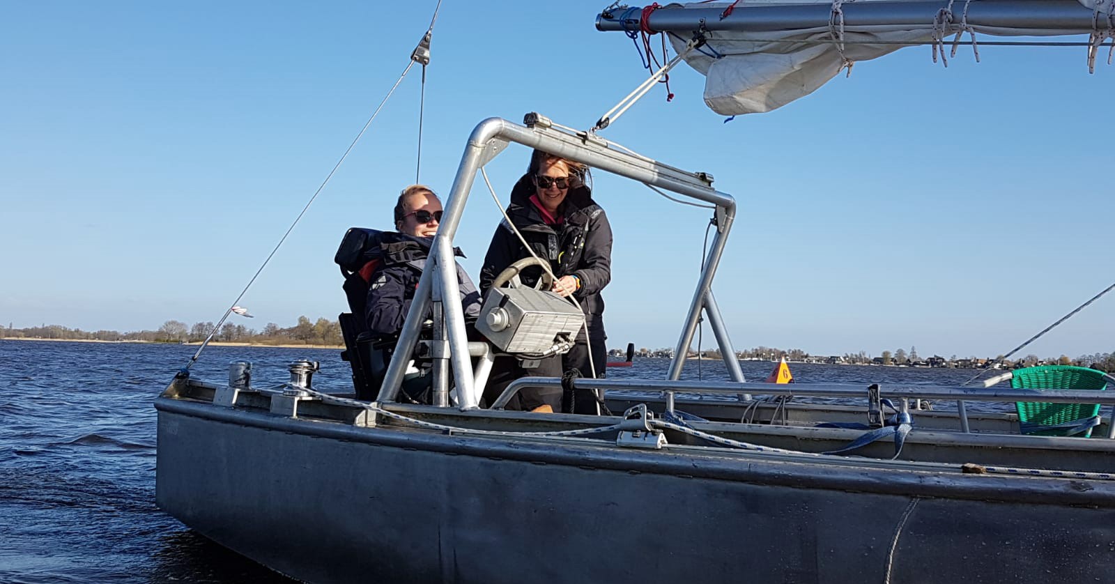 Mensen met handicap zeilen € 9.000,- bij elkaar op Loosdrechtse Plassen afbeelding nieuwsbericht Mensen met handicap zeilen € 9.000,- bij elkaar op Loosdrechtse Plassen afbeelding nieuwsbericht