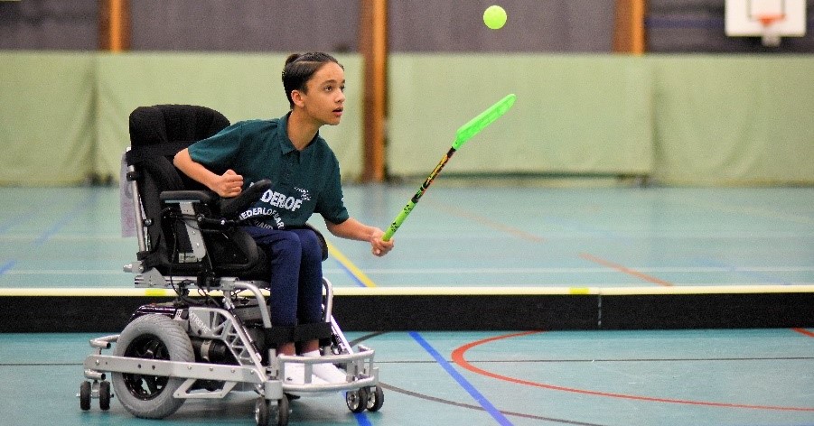 “Gino heeft verschillende rolstoelen geprobeerd, maar er was er één waarin hij zich meteen al een kampioen voelde”. afbeelding nieuwsbericht “Gino heeft verschillende rolstoelen geprobeerd, maar er was er één waarin hij zich meteen al een kampioen voelde”. afbeelding nieuwsbericht