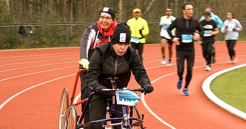 Uniek Sporten Paraloop nieuw onderdeel  bij 48ste Riemersma Leasing Kangoeroeloop afbeelding nieuwsbericht