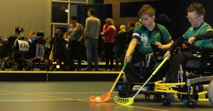 Twaalfjarige Djemo bloeit op door e-hockey bij Upward afbeelding nieuwsbericht