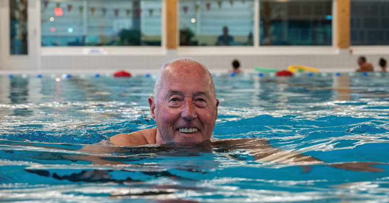 Nelly (67) en Jelle (83) zijn fitter en vol zelfvertrouwen door prikkelarm zwemmen afbeelding nieuwsbericht