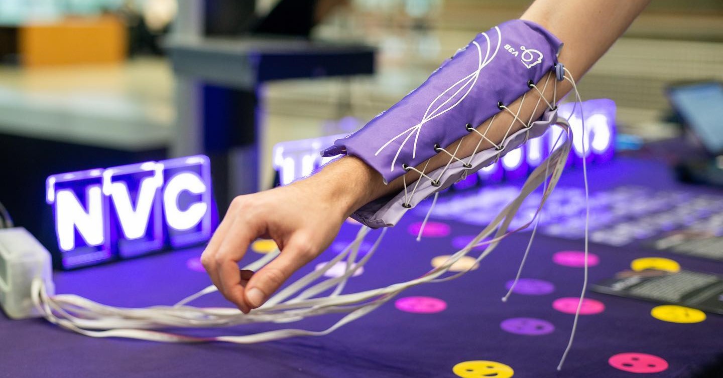 Deze mouw vertaalt emoties voor mensen met een visuele beperking afbeelding nieuwsbericht Deze mouw vertaalt emoties voor mensen met een visuele beperking afbeelding nieuwsbericht