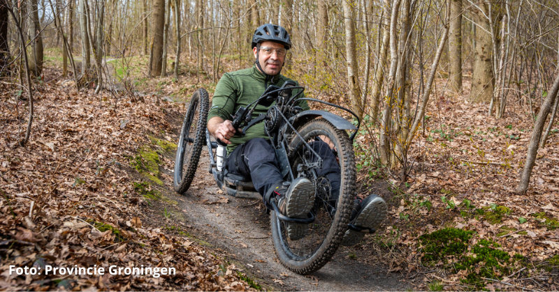 Met een handbike dwars door het bos