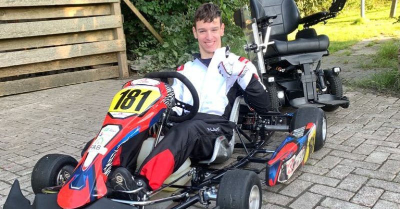 “Op de kartbaan is hij niet beperkt” afbeelding nieuwsbericht “Op de kartbaan is hij niet beperkt” afbeelding nieuwsbericht